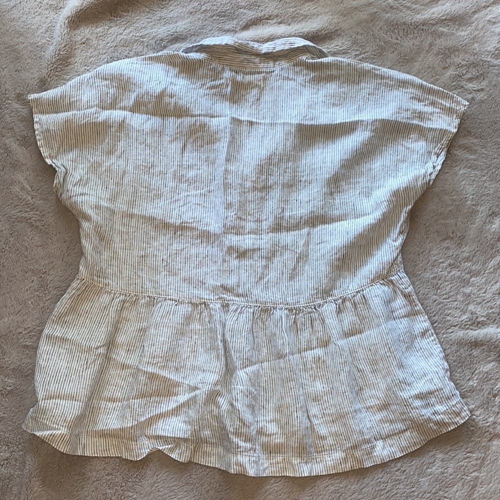 Cute button down - Picture 2 of 2